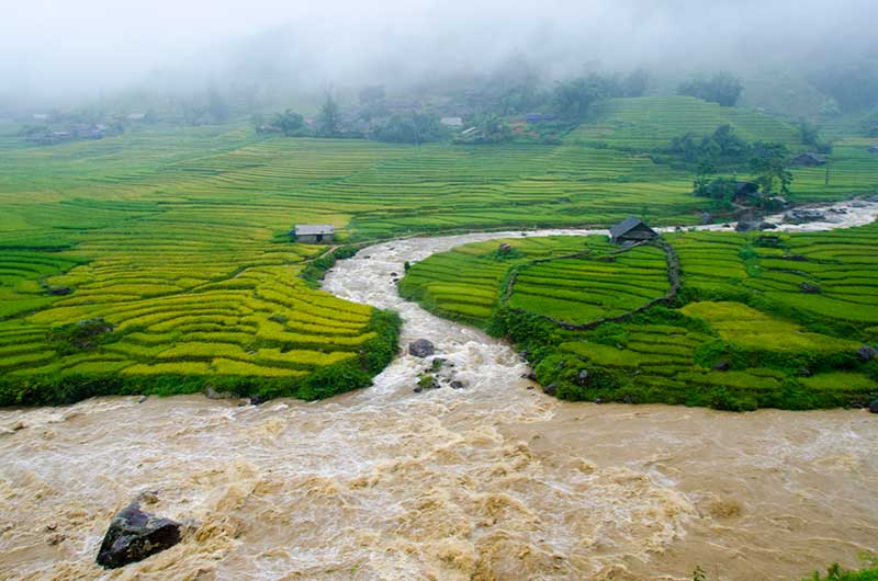 209 - Vietnam - Sapa - paisaje rio revuelto